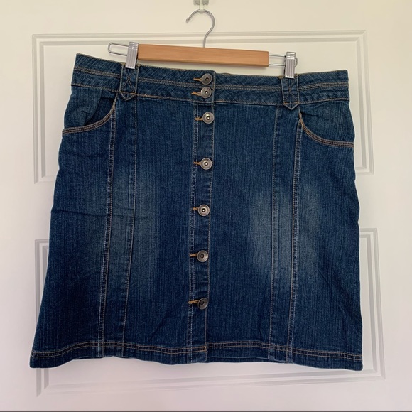 Reitmans - Stretch Denim Skirt with Buttons - Size 11 - Picture 3 of 7